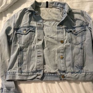 h&m crop denim jacket size 6/medium